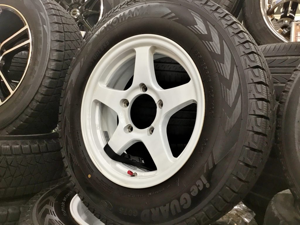 リフトアップしたジムニーにオススメ！！185/85R16装着のスタッドレス 