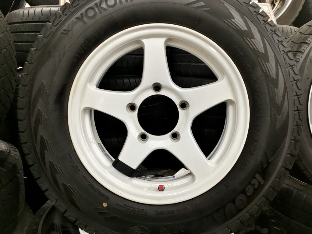 ジムニー スタッドレスタイヤ 185/85R16 - 車のパーツ