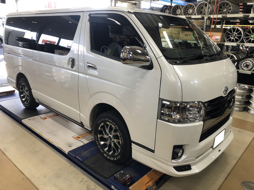 スタッドレス　ホイール付　　ハイエースに履いてました車