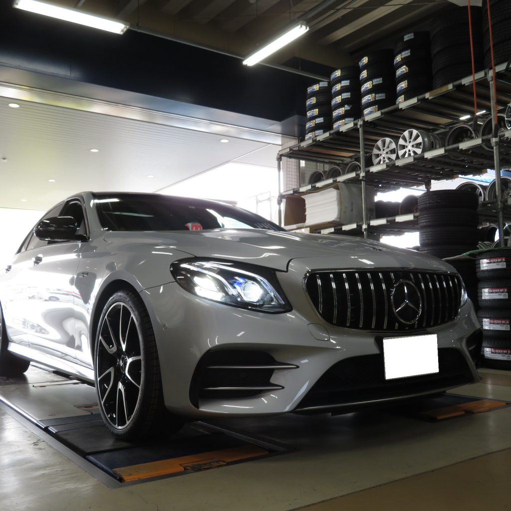 メルセデス E53 AMG 20インチのタイヤ交換！245/35R20 275/30R20 | U 