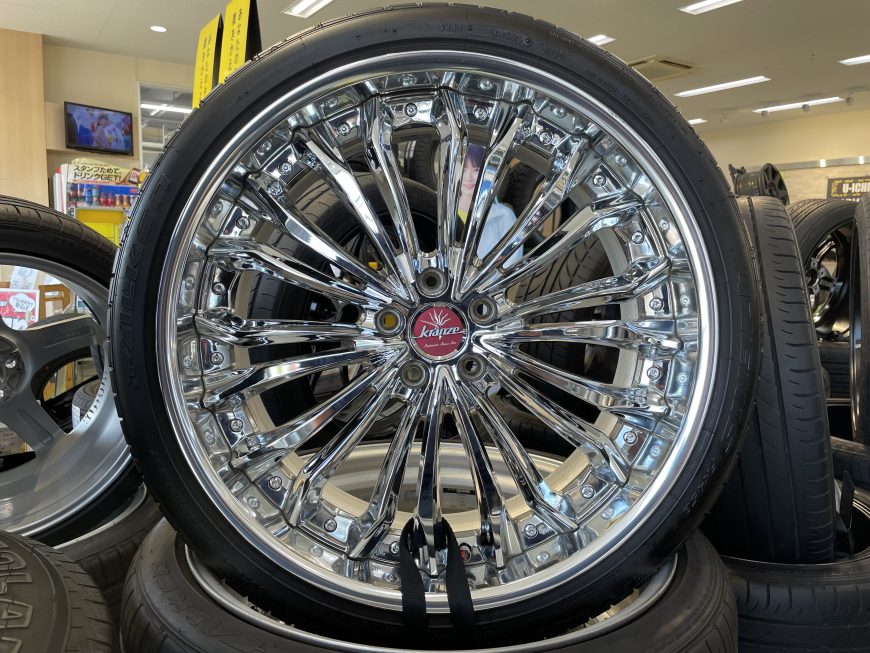 人気SALEお買本日限定価格　ほぼ新品　ヴェネルディ　レガート　245/40R20 タイヤ・ホイール